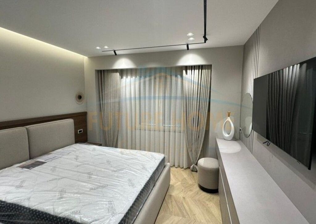 Tirane, affittasi appartamento 1+1, 4° piano, 65 m², 850 € (Myslym Shyri)
