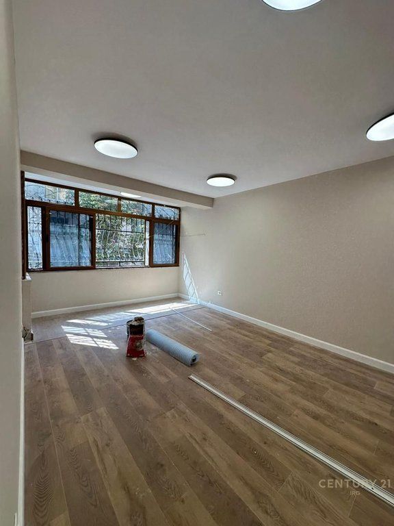 2+1 apartment for sale near Petro Nini, in the Margarita Tutulani area.