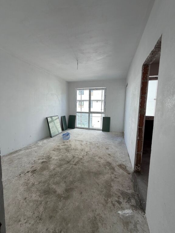 Shitet apartament 2+1+2 Liqeni i Thate
