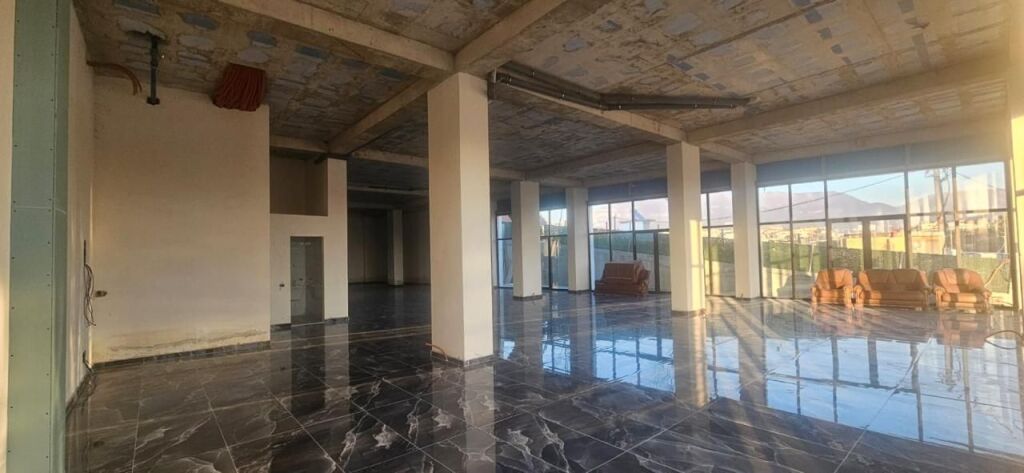 Locale commerciale in Affitto a Paskuqan
