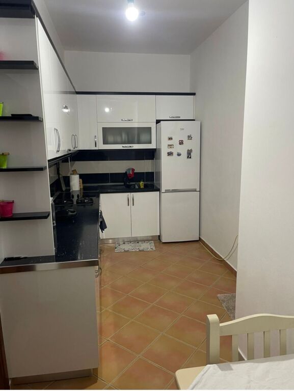 1+1, arredato, vicino al Greek Market Astir, 370 mila lek