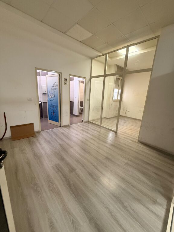 LOCALE COMMERCIALE IN AFFITTO ZONA DELLE TASSE, DURRES