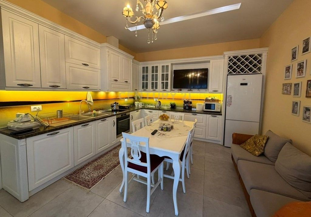 APARTAMENT 1+1 ME KUZHINE TE VECUAR+ VERANDE PRANE CASA ITALIA