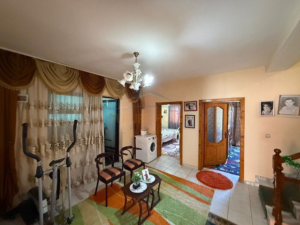 In vendita, Casa a 3 piani, Quartiere 1, Pogradec