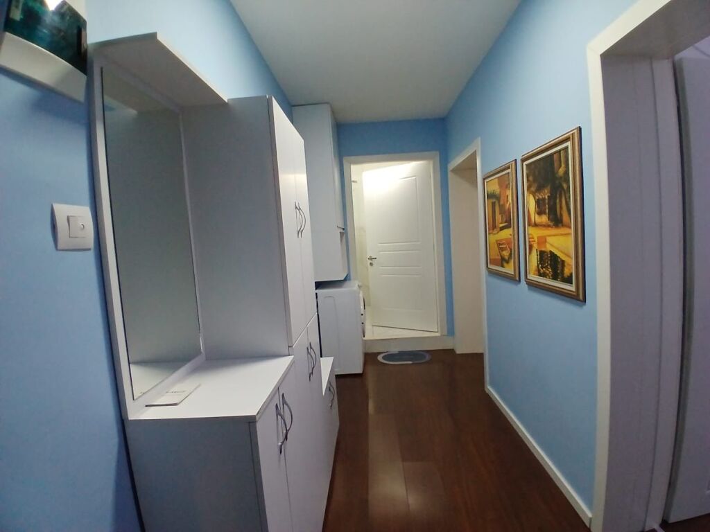 1+1, 4° piano edificio esistente, via Durres, 500 euro
