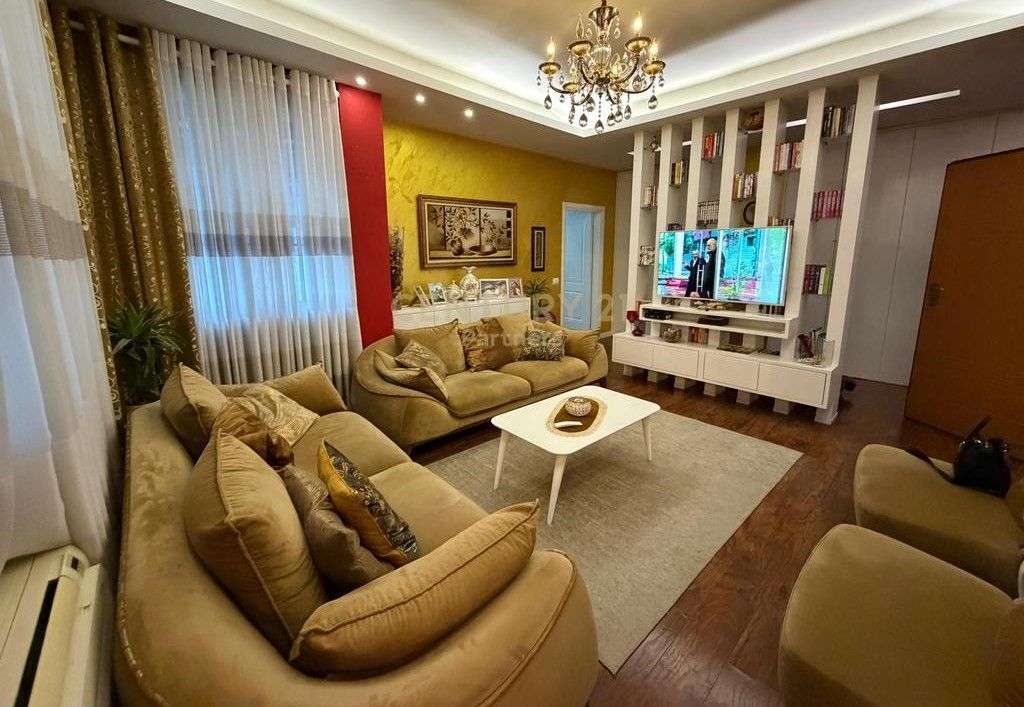 APARTAMENT 1+1 ME KUZHINE TE VECUAR+ VERANDE PRANE CASA ITALIA