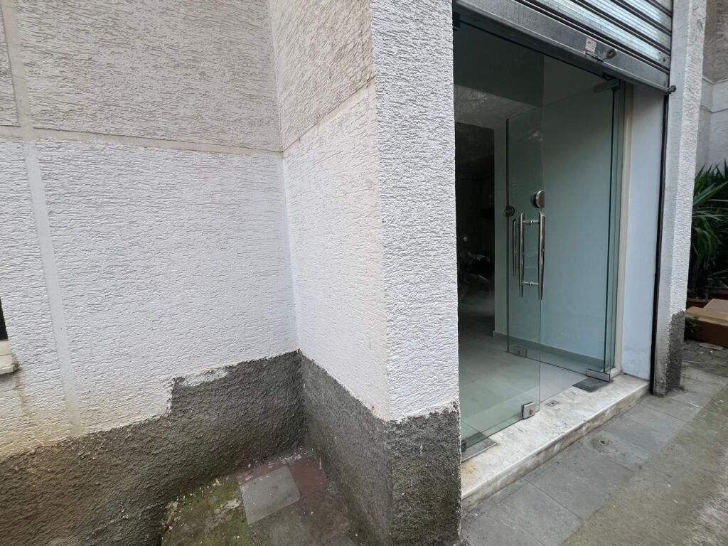 🏢 Locale Commerciale in Affitto a Ali Dem
