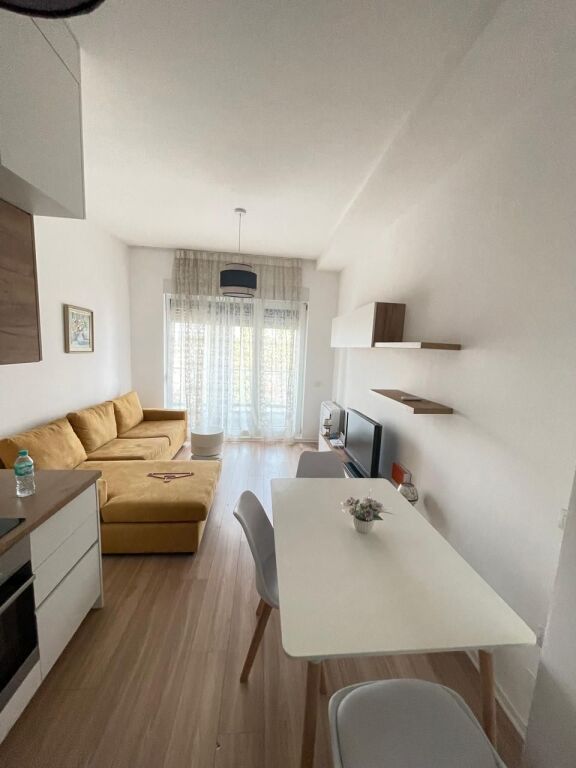Apartament +1 me qera Kompleksi Kontakt prane 21 Dhjetorit