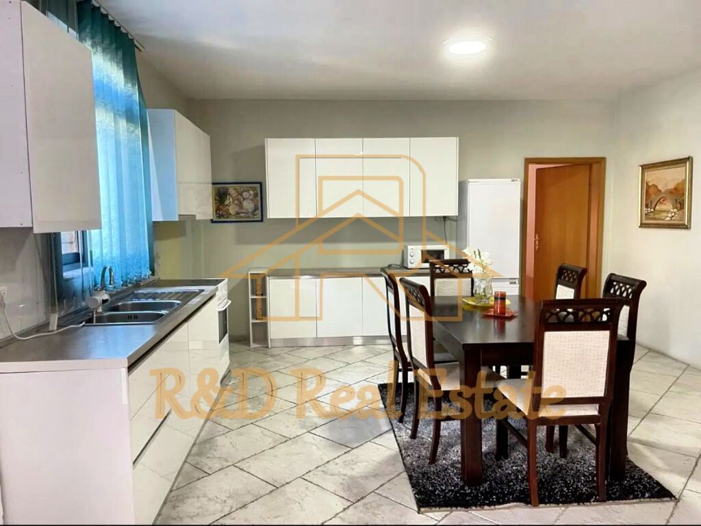 🏡 Jepet me qera apartament 2+1 me oborr