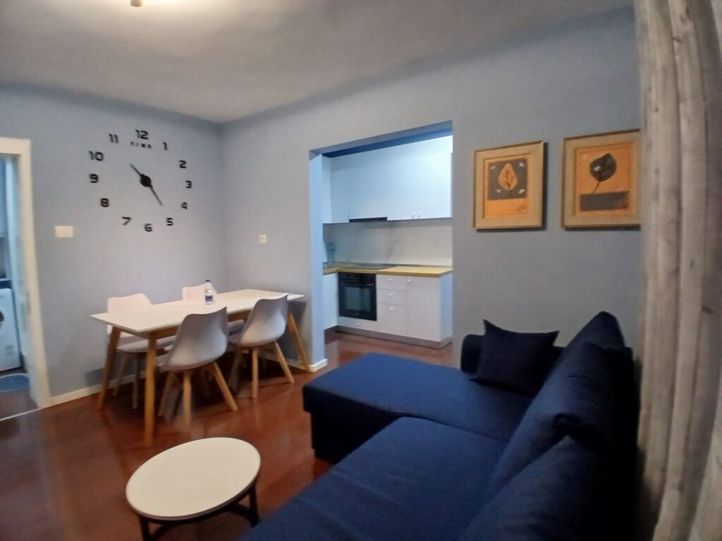 1+1, 4° piano edificio esistente, via Durres, 500 euro