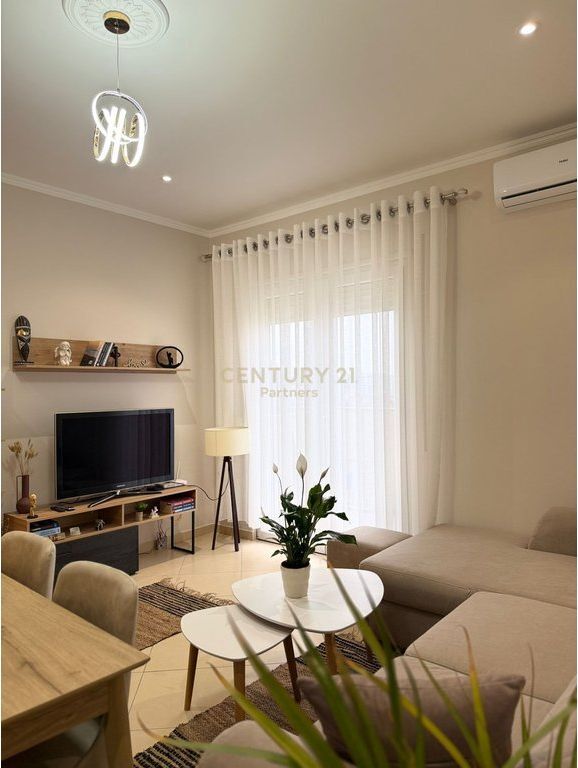 We rent an apartment opposite the Delijorgjin Complex! 650 € /Month Total area 68m2