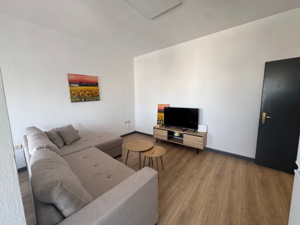 Apartament 2+1 per shitje prane Kristal Center!