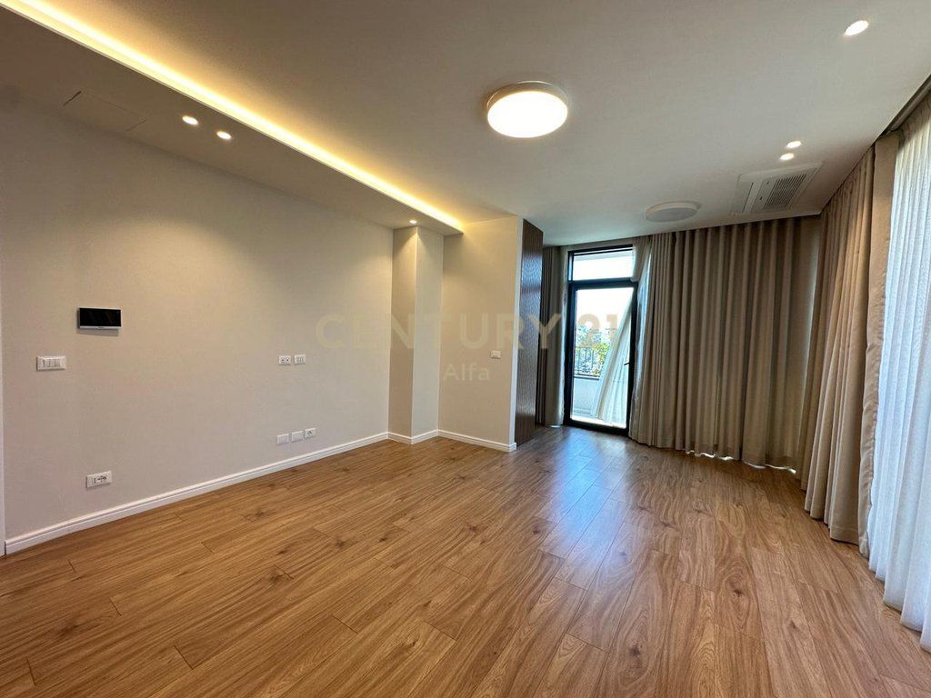 Office space for rent in Lake View Residence