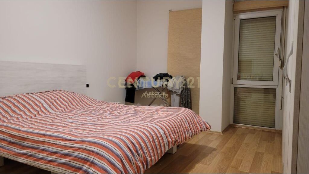 Jepet me qira apartament 1+1 te Kopshti Botanik, rruga "Xhon Kenedi"