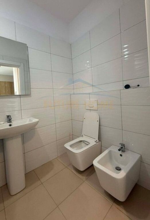 Qera, Apartament 1+1 + Post Parkimi, Univers City