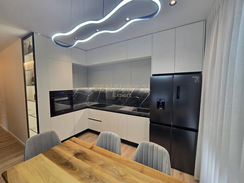 APARTAMENT 2+1+2 NE SHITJE PRANE UET