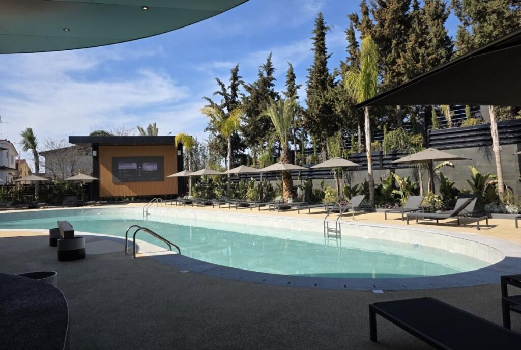In Golem, Spectacular Villa For Sale With Pool And Bargain Price, 1800 Euro/m2