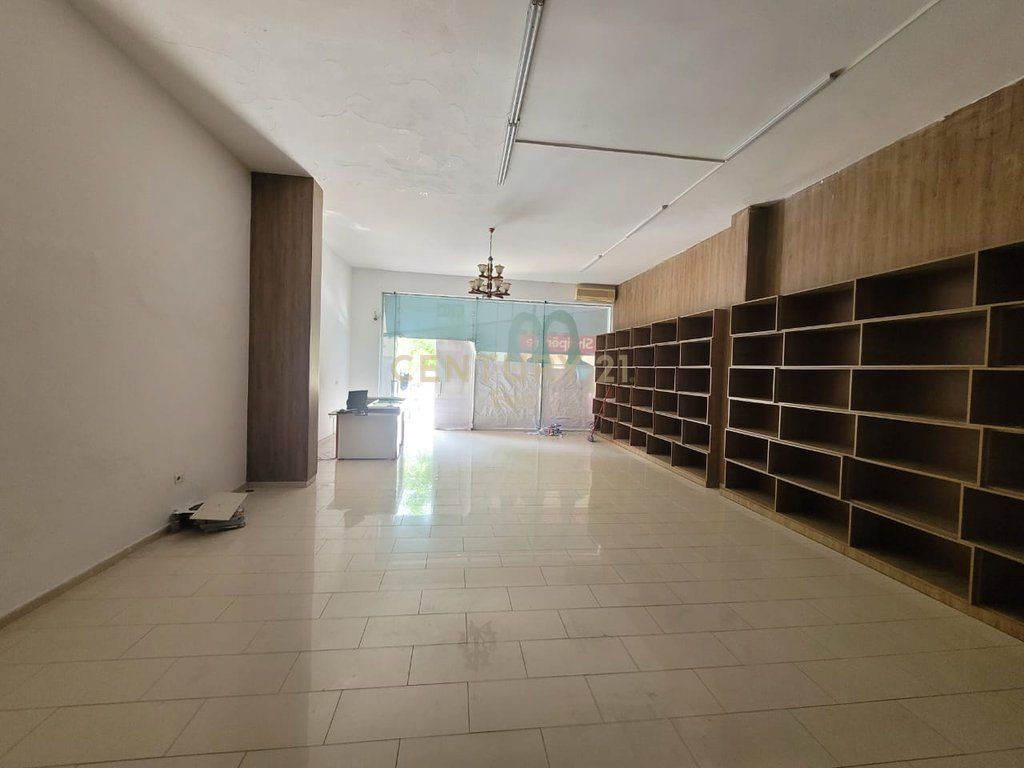 SHITET AMBIENT NE RRUGE KRYESORE, DURRES !