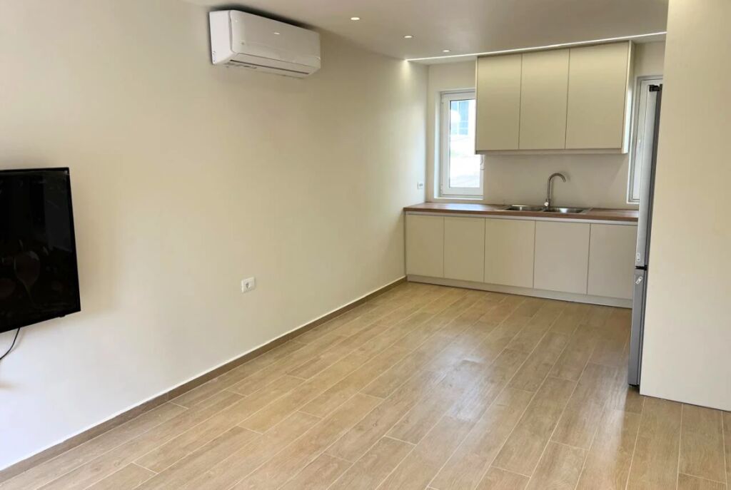 In the center of Saranda, Apartment 1+1 for sale only 300m from the sea!