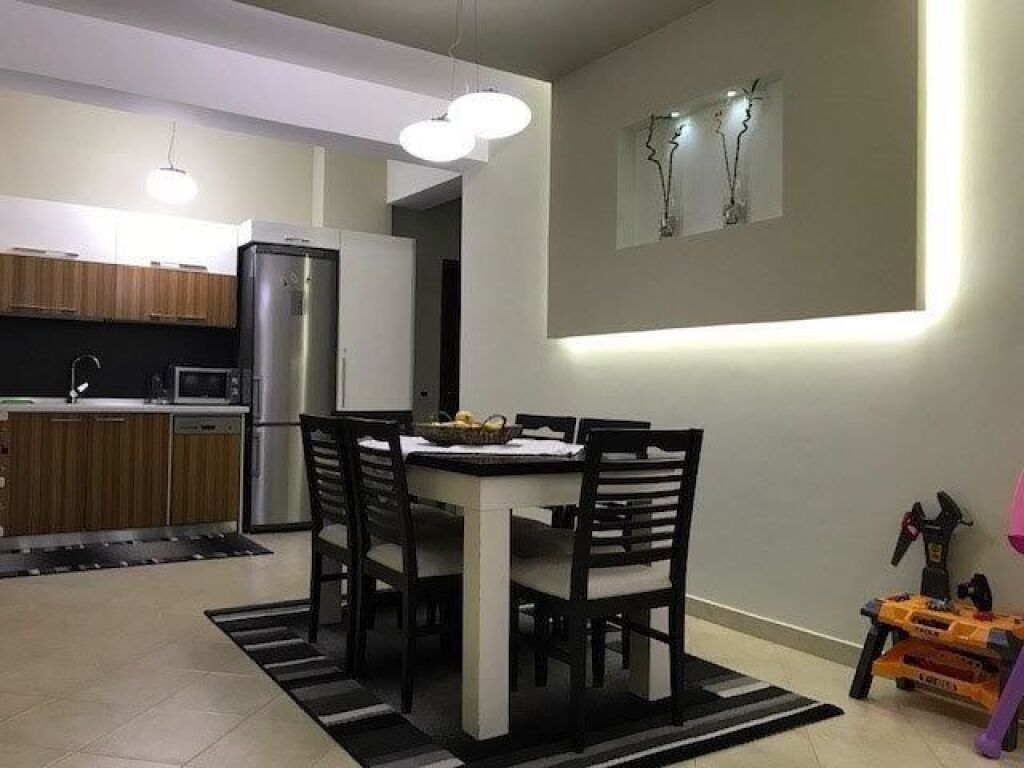 Apartament 2+1 me qera ne Fresk prane Pasticeri Melisa