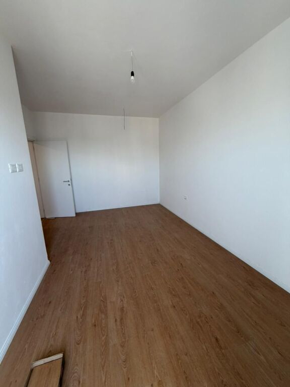 🏢Jepet me qira 2+1+2 për zyra📍Adresa: Don Bosko, Rruga Egnatia 💰 Çmimi: 700 € bruto / muaj