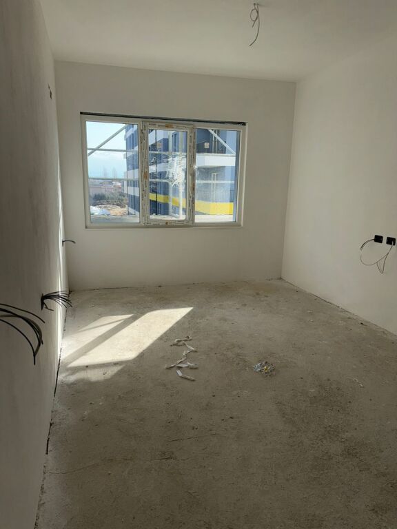 Shitet Apartament 2+1+2