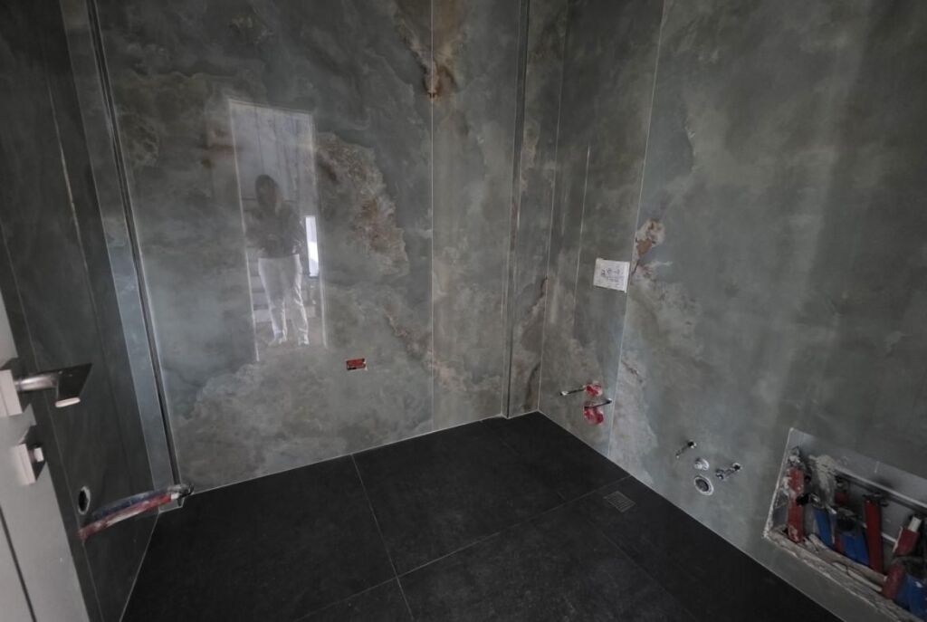 In Golem, Spectacular Villa For Sale With Pool And Bargain Price, 1800 Euro/m2