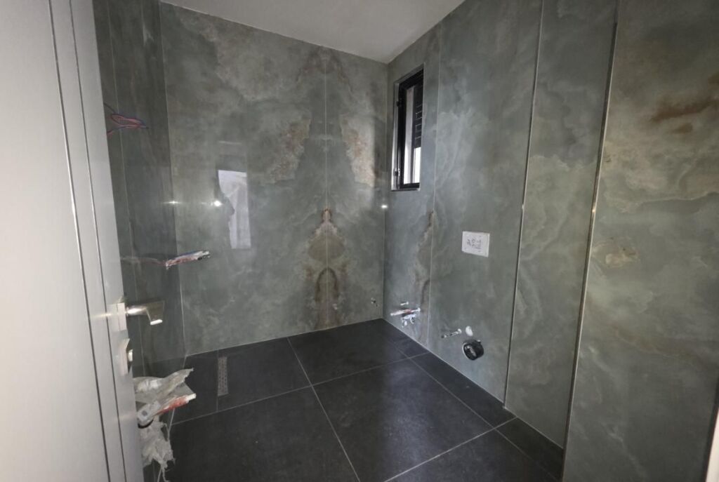 In Golem, Spectacular Villa For Sale With Pool And Bargain Price, 1800 Euro/m2