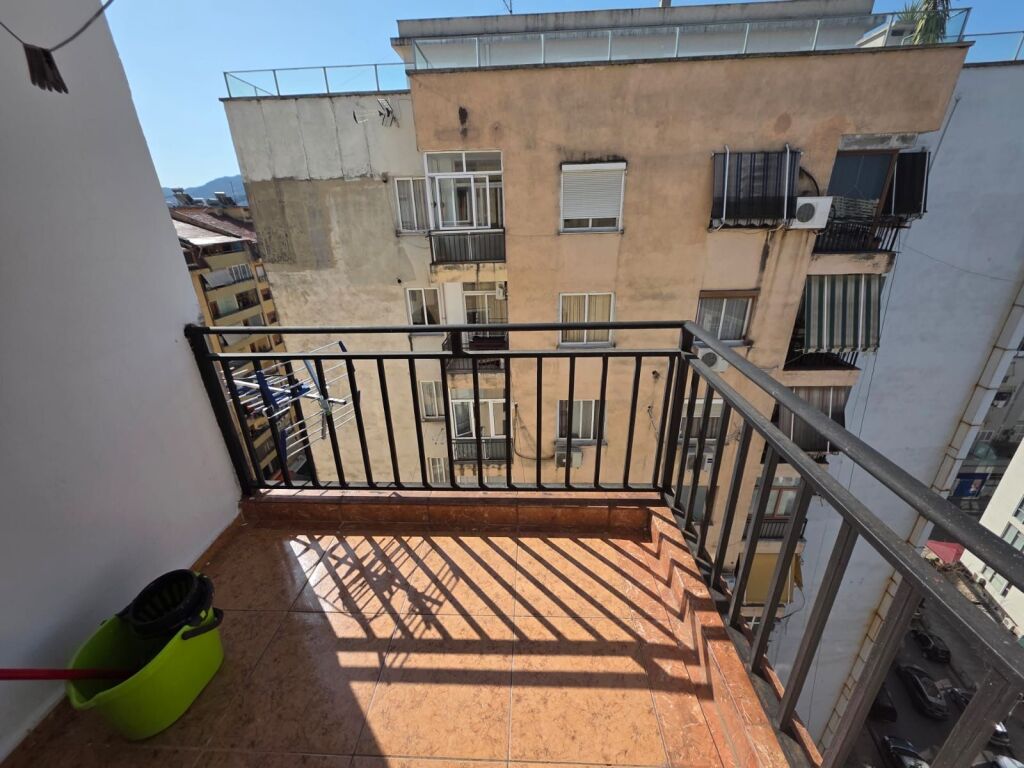 Appartamento 1+1 in affitto a Komuna e Parisit