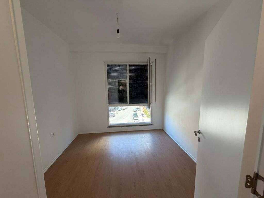 🏢Jepet me qira 2+1+2 për zyra📍Adresa: Don Bosko, Rruga Egnatia.💰 Çmimi: 700 € bruto / muaj