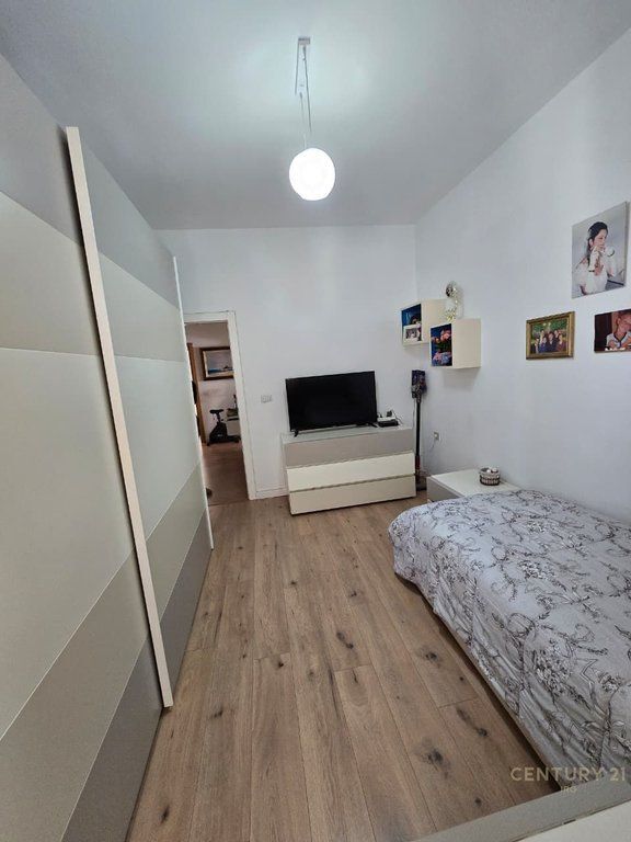 Appartamento 3+1+2+balcone+deposito+garage in Via Kosovo.