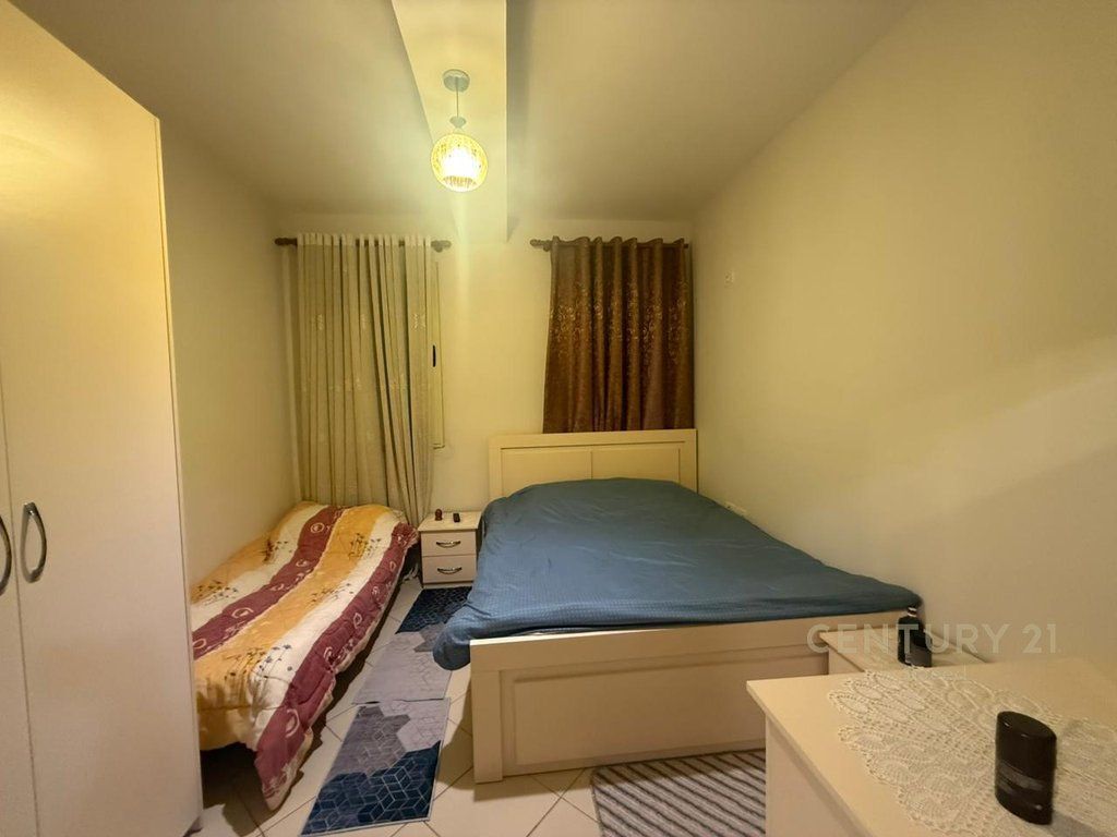 Shitet apartament 2+1 në Yzberisht!