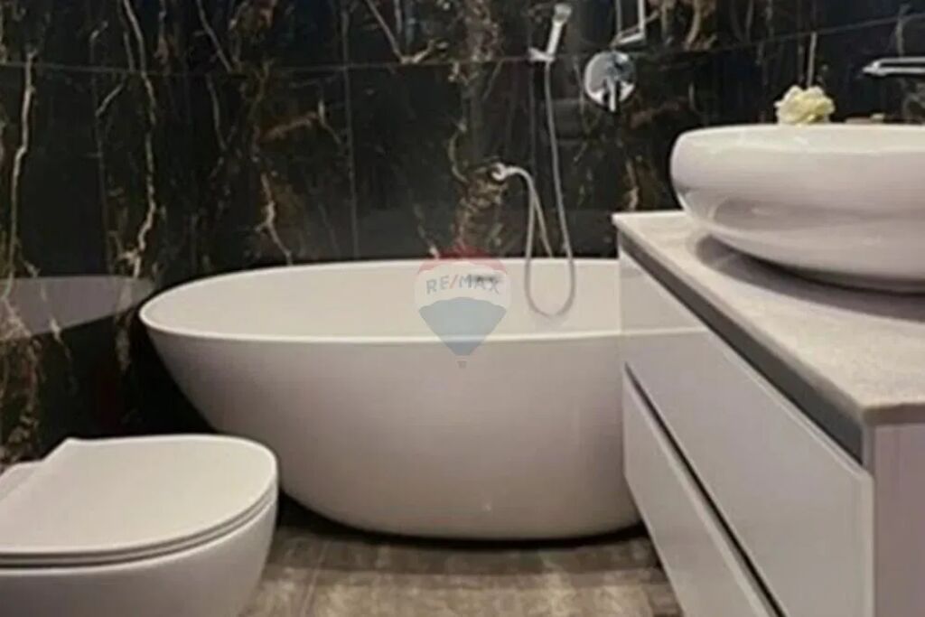 Shitet apartament 2+1+2 luksoz pranë Stadiumit Dinamo, Rruga Emin Duraku