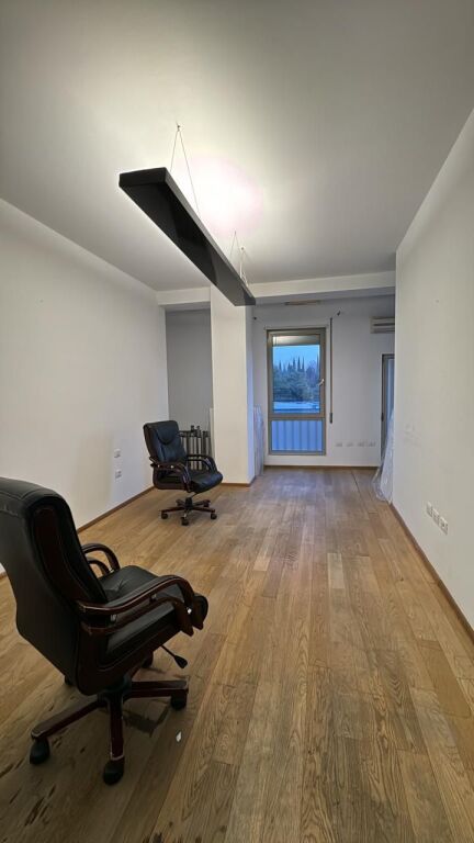 Office for rent at Garda in Bllok