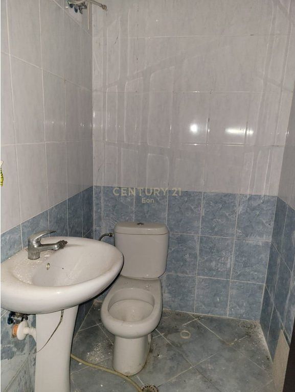 SHITET AMBIENT NE RRUGE KRYESORE, DURRES !