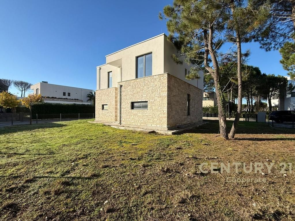WE SELL VILLA IN SAN PIETRO 1,200,000 €
