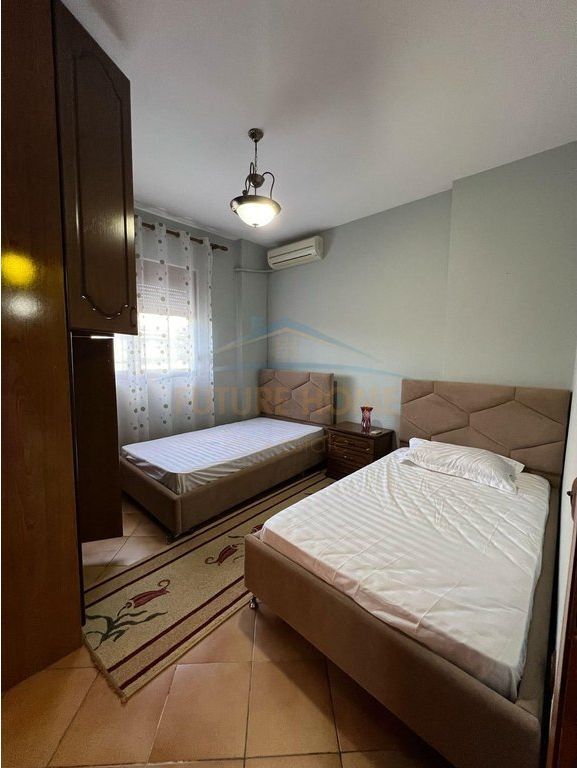 Disponojmë Apartament 2+1+2 për Qera Komuna e Parisit,Tirane