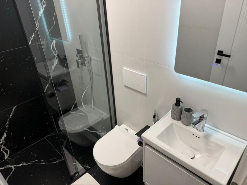 2 apartments for sale at 21 Dhjetori