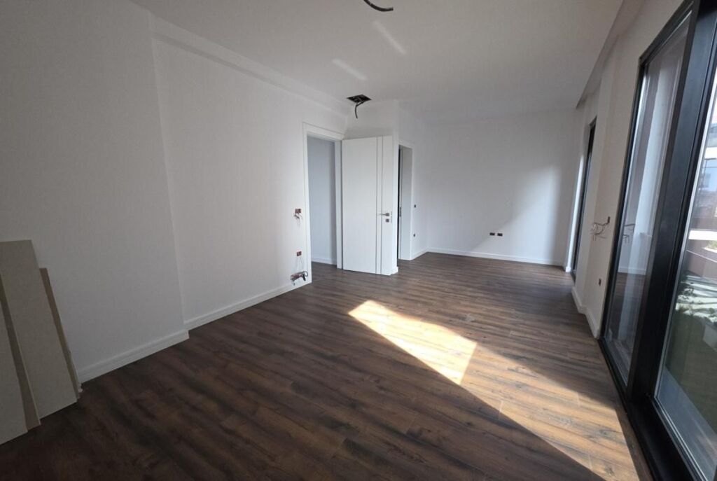 In Golem, Spectacular Villa For Sale With Pool And Bargain Price, 1800 Euro/m2
