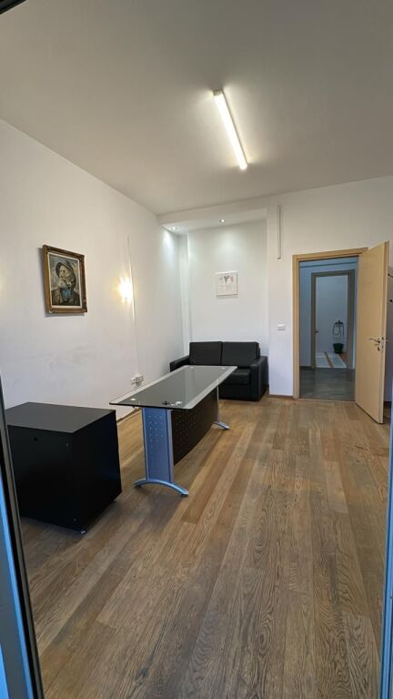 Office for rent at Garda in Bllok