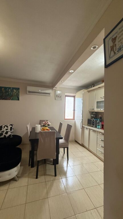 VENDESI APPARTAMENTO 2+1 VICINO ALL'OSPEDALE, DURRES