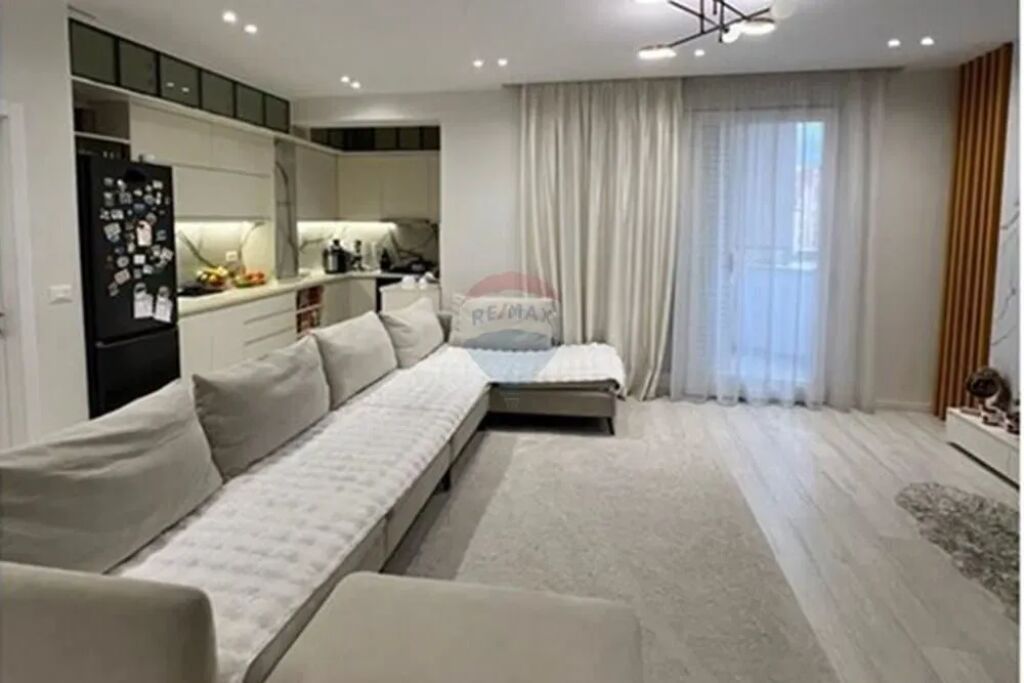 Shitet apartament 2+1+2 luksoz pranë Stadiumit Dinamo, Rruga Emin Duraku