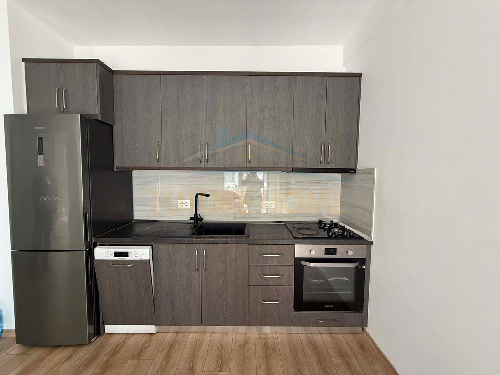 Qera, Apartament 1+1 + Post Parkimi, Univers City