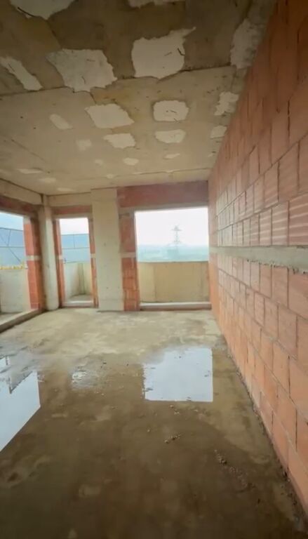 Shitet Apartament 2+1+2