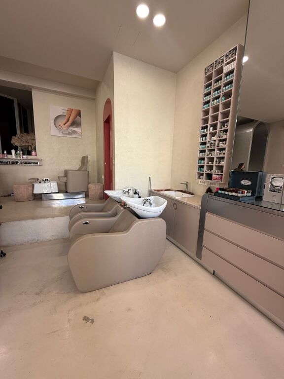 Hairdressing aesthetic business for sale
