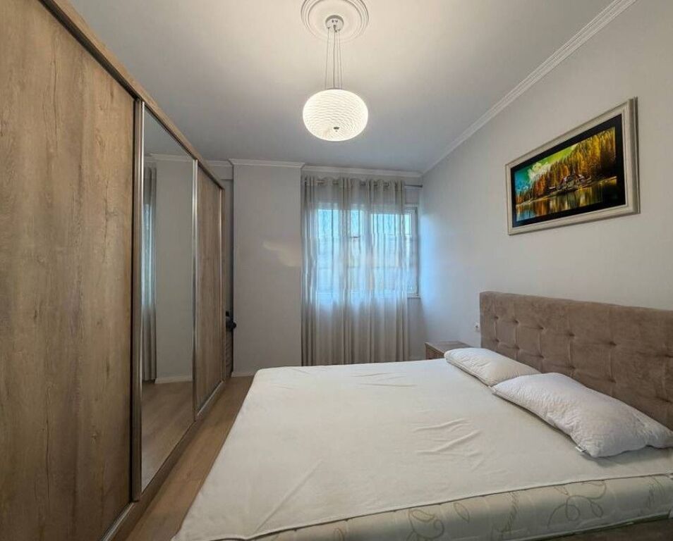 LAPRAKE, APARTAMENT 2+1+2 PER QIRA