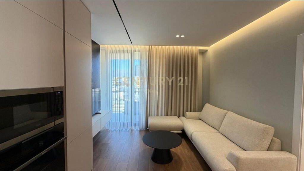Jepet me qira apartament 2+1 në Golden Tower, në Rrugën Mine Peza.