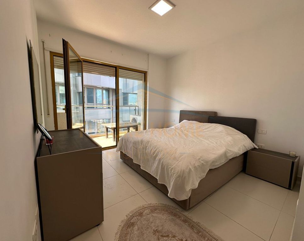 Qira, Apartament 2+1, Blloku, Tiranë.