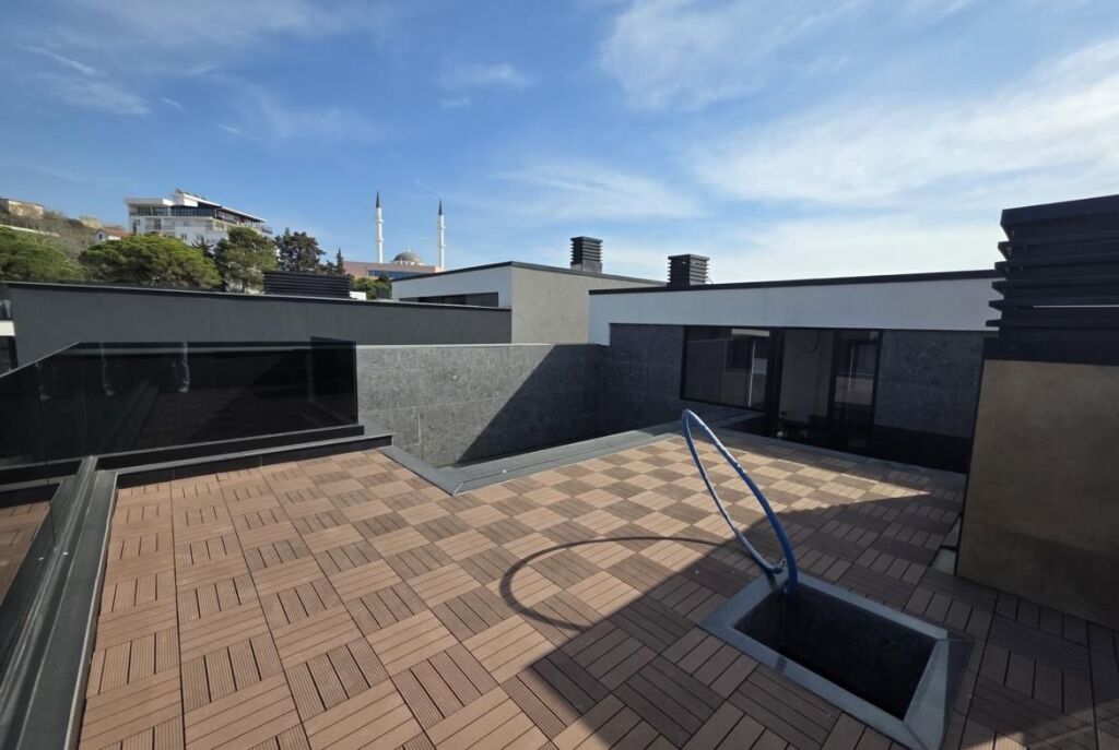 In Golem, Spectacular Villa For Sale With Pool And Bargain Price, 1800 Euro/m2