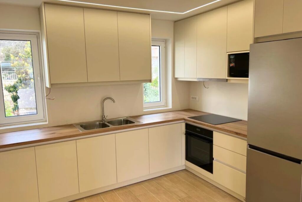 In the center of Saranda, Apartment 1+1 for sale only 300m from the sea!